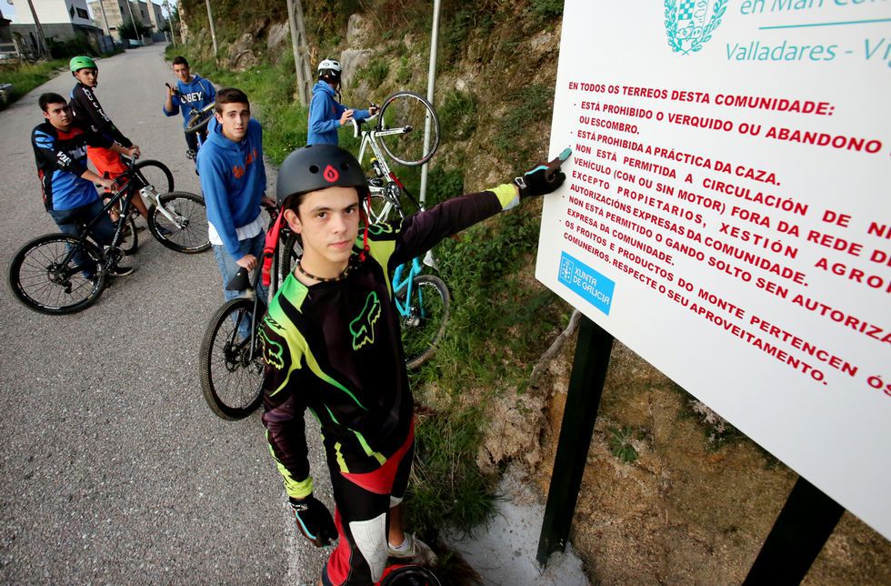 Prohibición de paso a ciclistas en Valadares-Foto de Óscar Vázquez