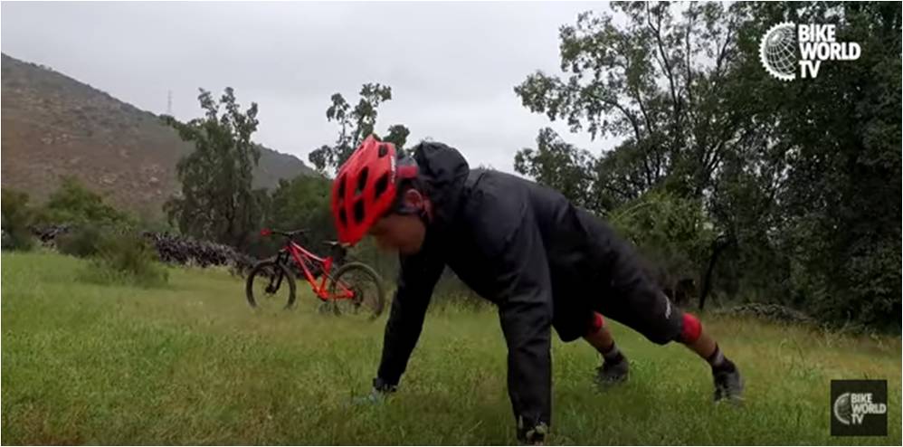 APRENDE A CAER DE LA BICICLETA