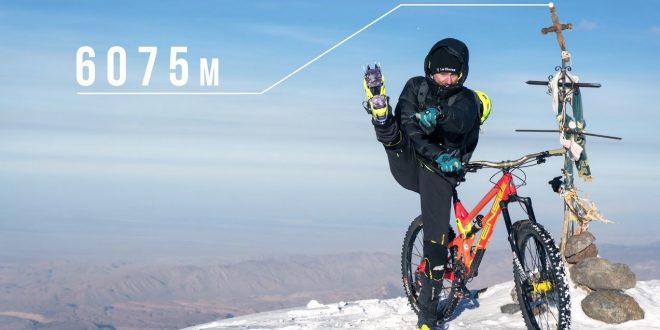 KILIAN BRON SUBIENDO Y BAJANDO UN VOLCAN