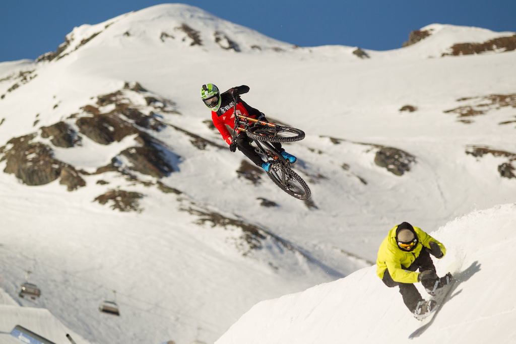 SHOWBIKE EN EL SNOWPARK DE KITZSTEINHORN
