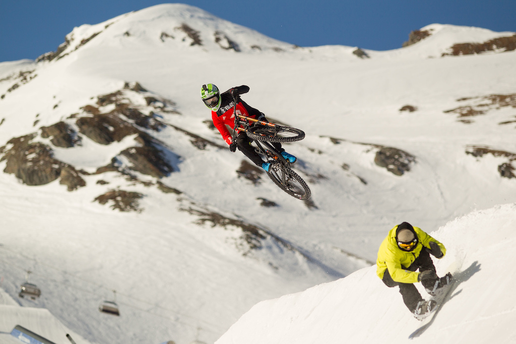 SHOWBIKE EN EL SNOWPARK DE KITZSTEINHORN