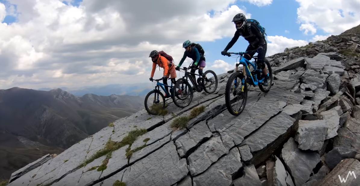 3 CHICAS MUY PROS POR EL PIRINEO