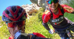 COLOMA Y ROCIO DEL ALBA CON SUS BICIS DE XC BAJANDO SENDAS DE ENDURO EN LA RIOJA
