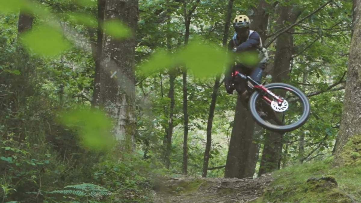 EL FLOW ESPAÑOL MAS PRO DE ENDURO MTB BY IAGO GARAY, SERGIO LAYOS E IGOR ESKUDERO