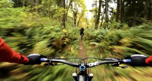 REMY METAILLER PERSIGUIENDO A UN PRO DE LA WORLD CUP DOWNHILL