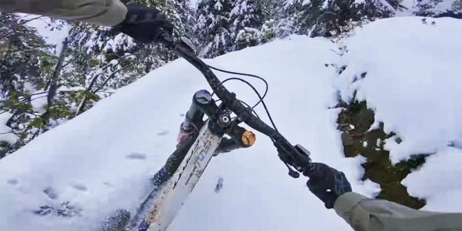 VICENT TUPIN REALIZANDO SNOWBIKE EN NIEVE POLVO