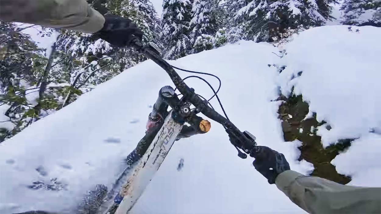 VICENT TUPIN REALIZANDO SNOWBIKE EN NIEVE POLVO