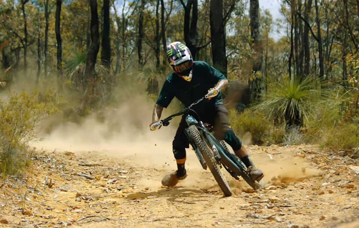 SAM HILL CON CLASE SOBRE LA NUEVA NUKEPROOF GIGA