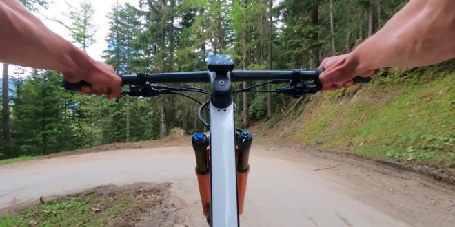 VAN DER POEL A FULL CON SU XC MTB EN EL BIKEPARK