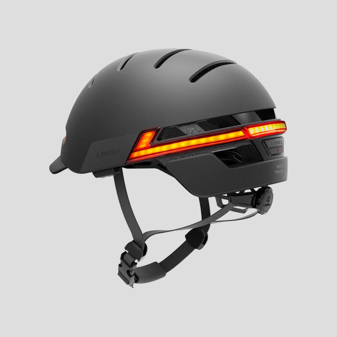 El casco que se ilumina cuando el ciclista frena
