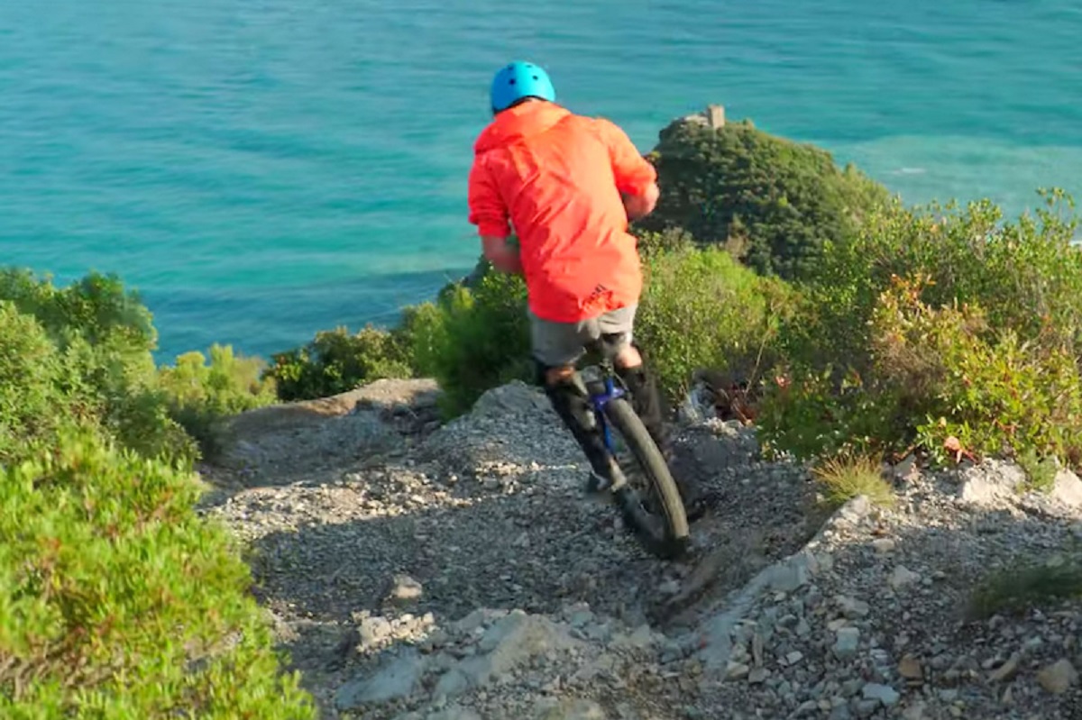 Con monociclo en los singletracks de Finale Legure