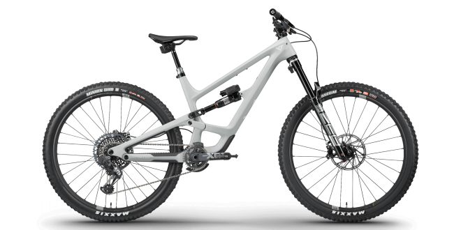 Nueva YT CAPRA con suspensiones electrónicas inteligentes Rockshox Flight Attendant