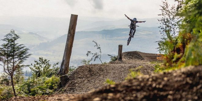 Dan Atherton ha inaugurado una linea triple diamante negro de 1 km de longitud