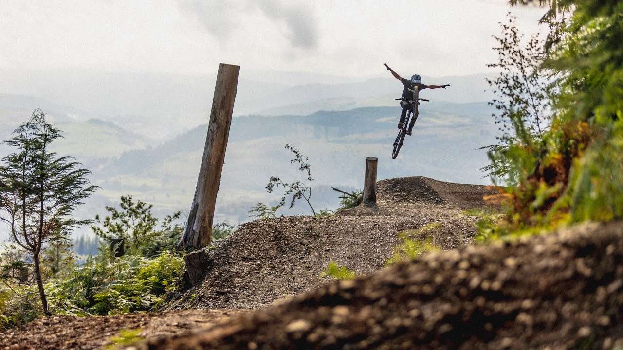 Dan Atherton ha inaugurado una linea triple diamante negro de 1 km de longitud