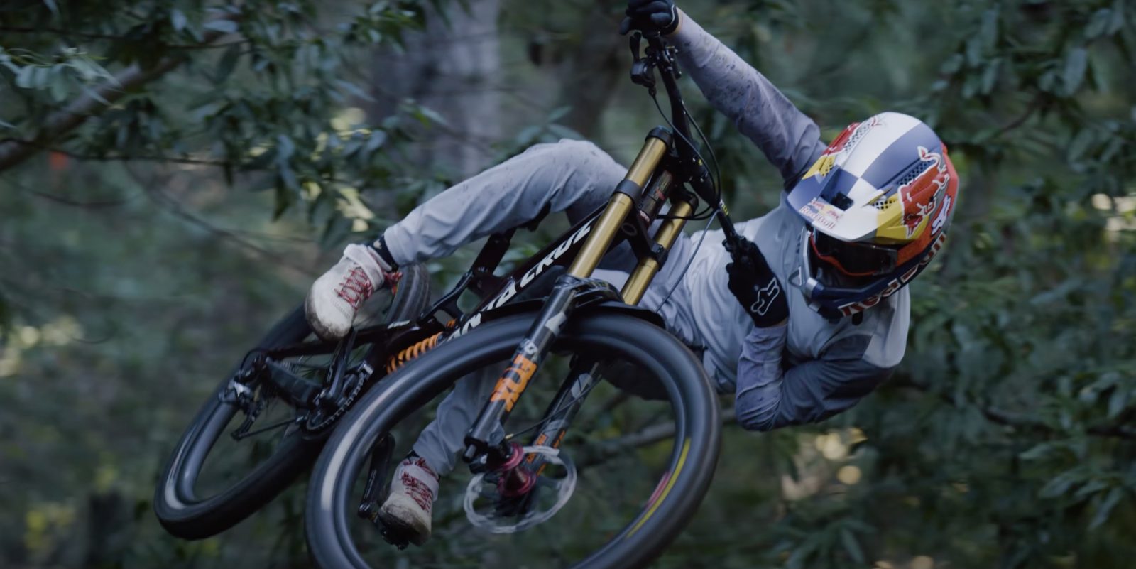 La SANTA CRUZ V10 probada por Jackson Goldstone