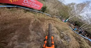 Espectacular caida de Aaron Gwin