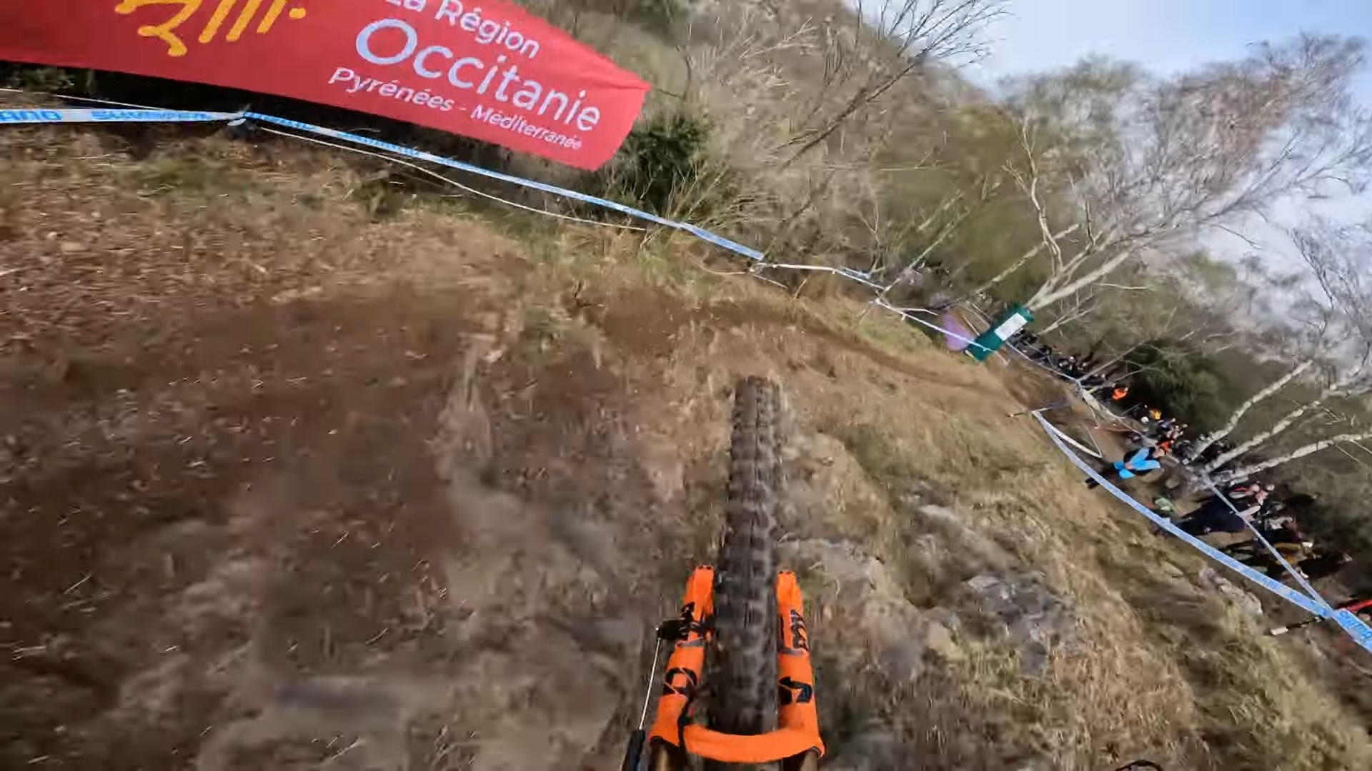 Espectacular caida de Aaron Gwin