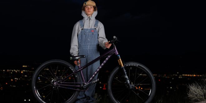 Finley Kirschenmann con temprana edad lo hace bonito con su dirt MTB