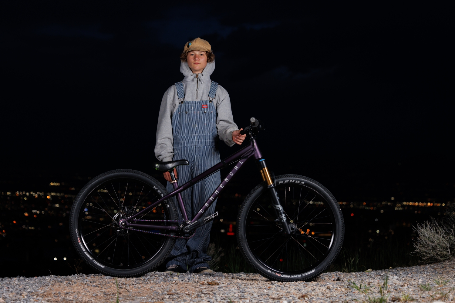 Finley Kirschenmann con temprana edad lo hace bonito con su dirt MTB