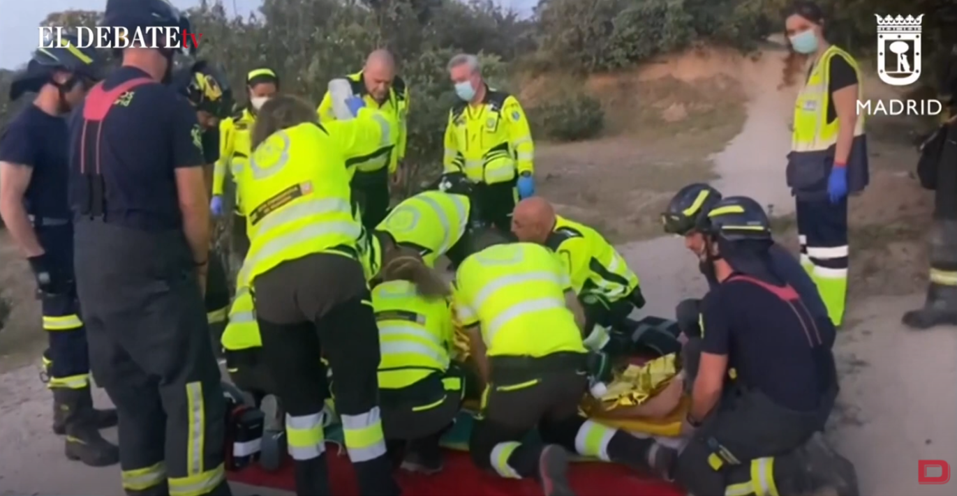 Un ciclista es rescatado en el Pardo Madrid por los bomberos