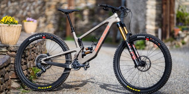 Nueva Santa Cruz Megatower 2022 más radical