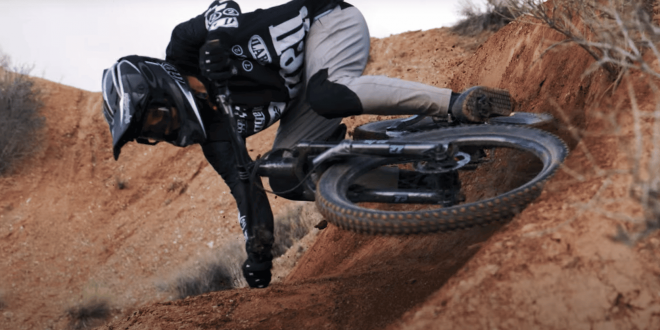 Bas van Steenbergen surfeando peraltes de arena