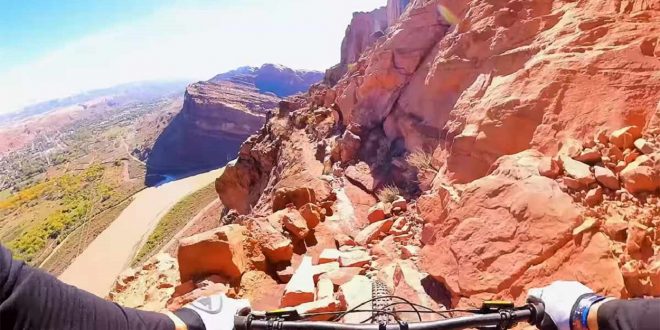 Gee Atherton recorre el peligroso Portal Trail de Moab