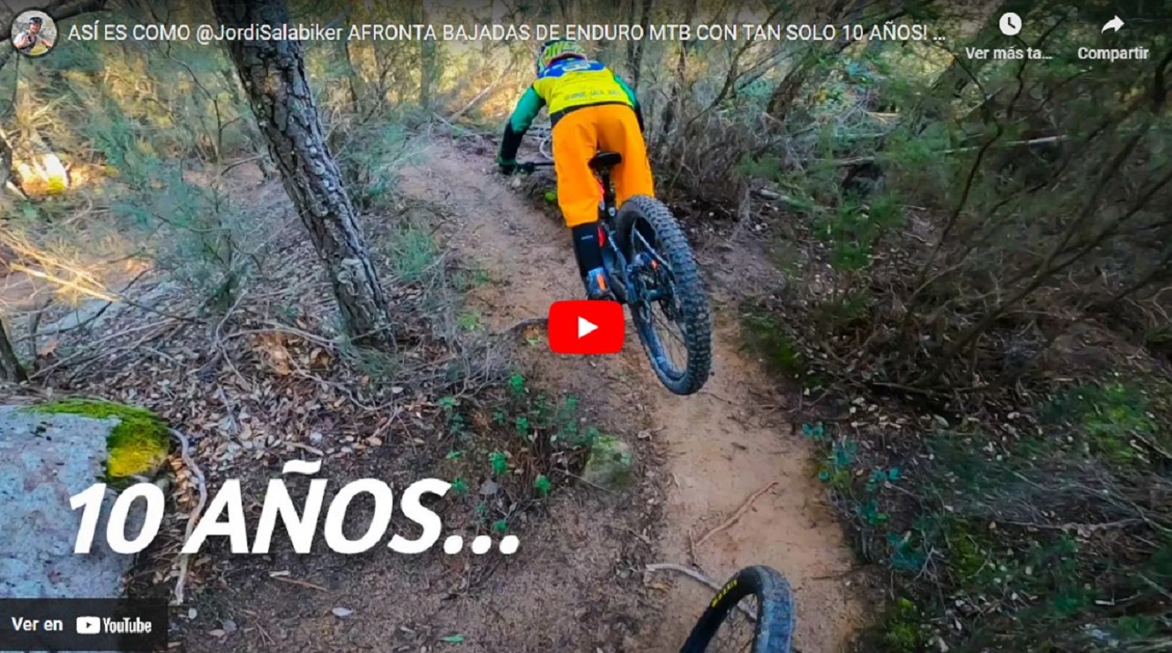 Jordi Sala de 10 años baja trialeras de enduro MTB con una tecnica espectacular