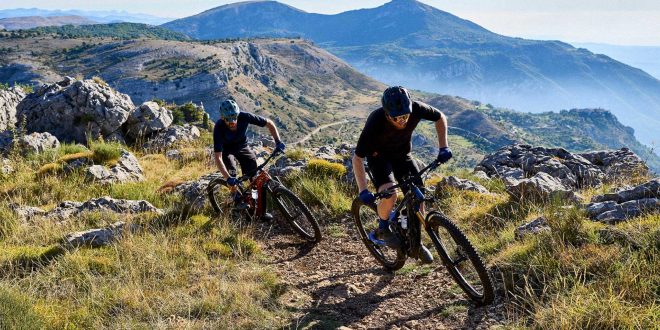 Elementos de seguridad fundamentales para el ciclismo de montaña