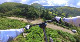 Gee Atherton enseña el circuito del Red Bull Hardline 2023 a pesar de ser suspendido